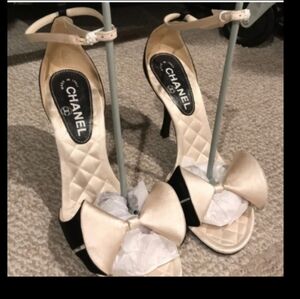 Bow Chanel heels